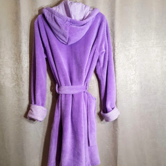 ModCloth Plush Lavender Short Hooded Robe sz M/L - Picture 4 of 7